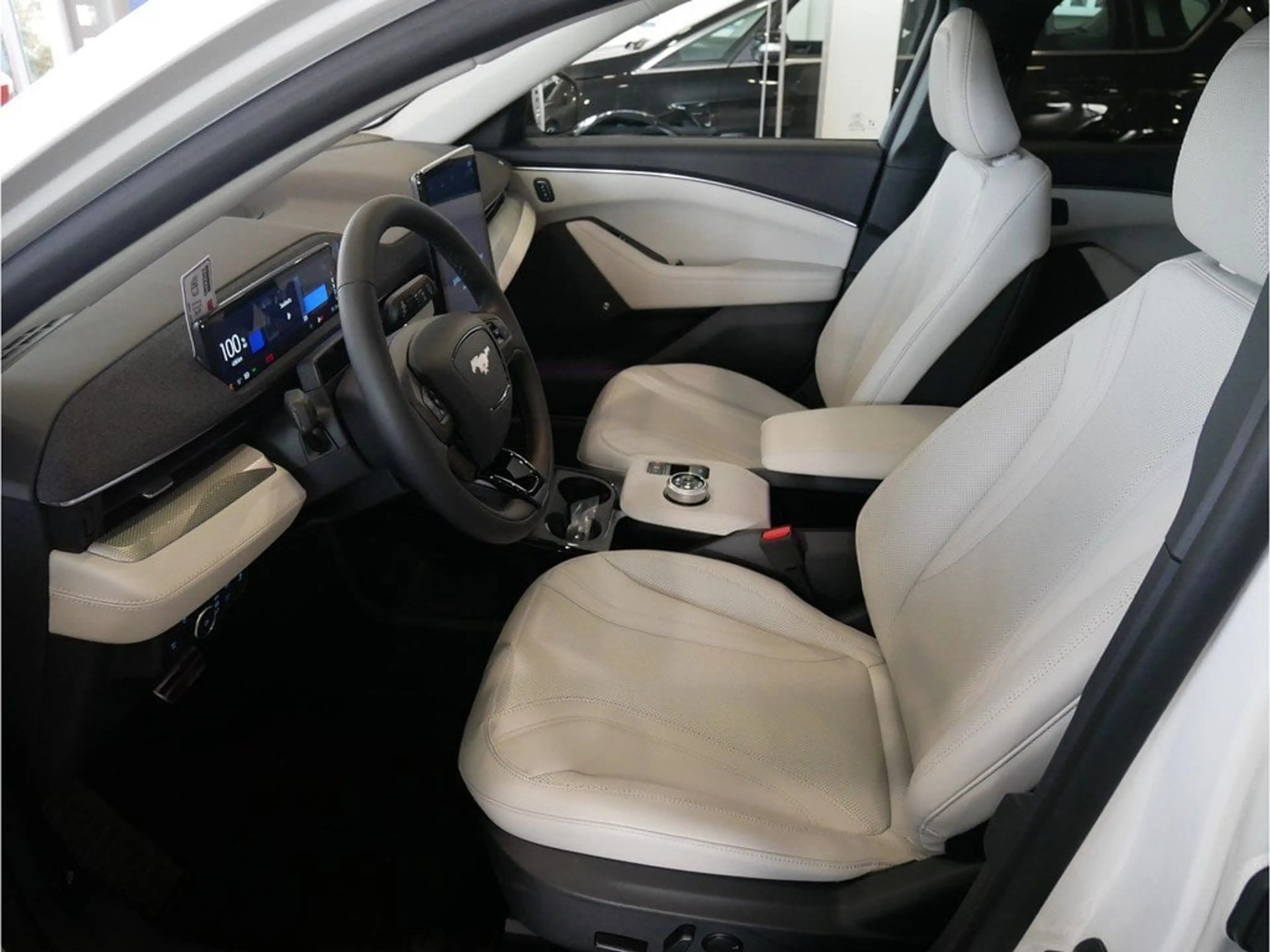 Ford Mustang Mach-E 91 kWh Premium AWD — photo 5