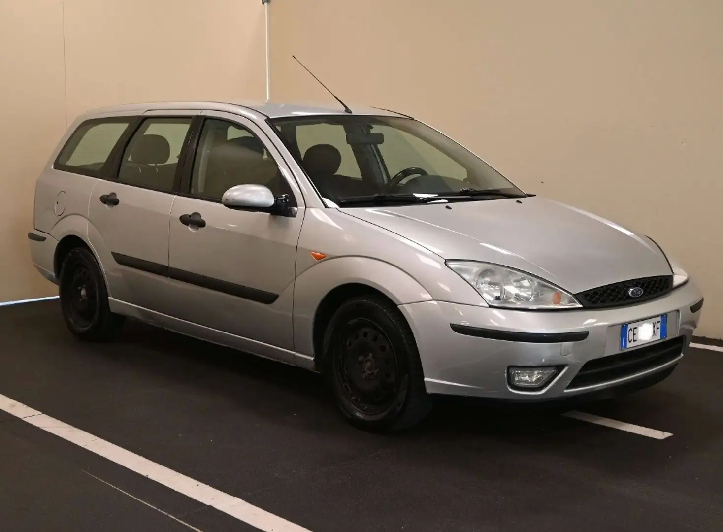 Ford Focus SW 1.8 tdci Ambiente 100cv Grigio - 1