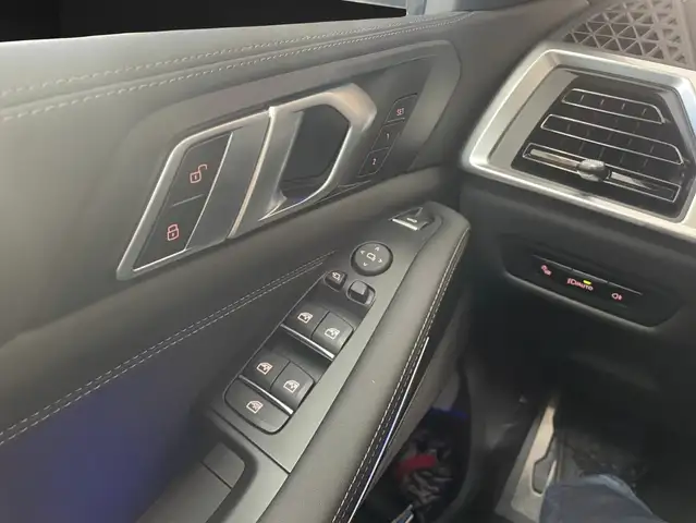 BMW X5 view 11