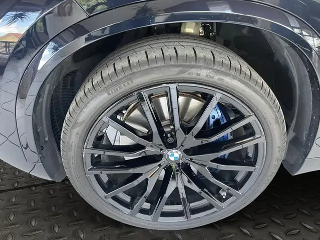 BMW X5 view 4