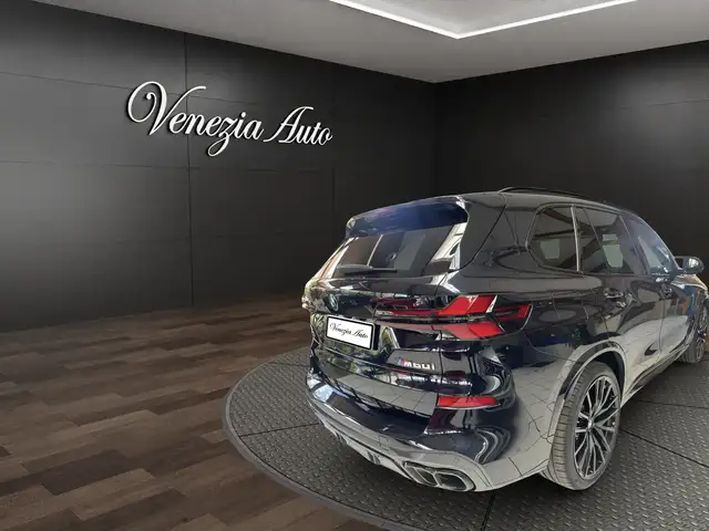 BMW X5 view 2