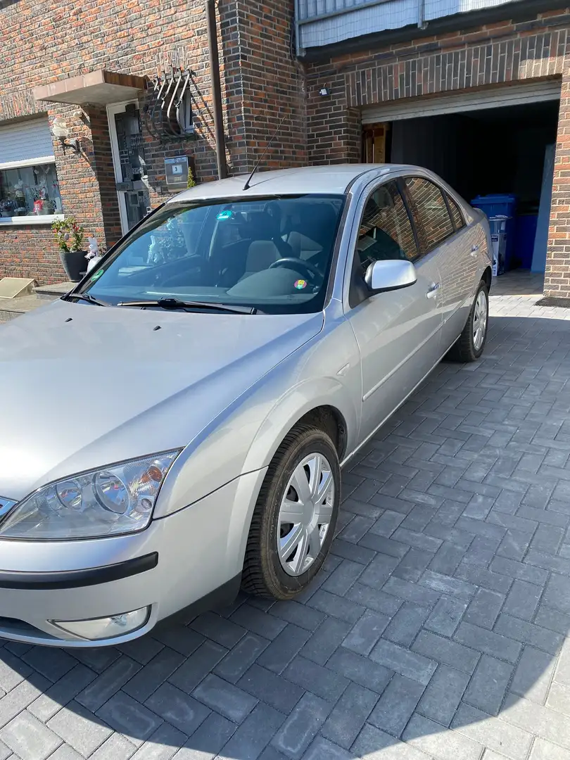 Ford Mondeo Mondeo 2.0  Turnier Trend Szary - 2