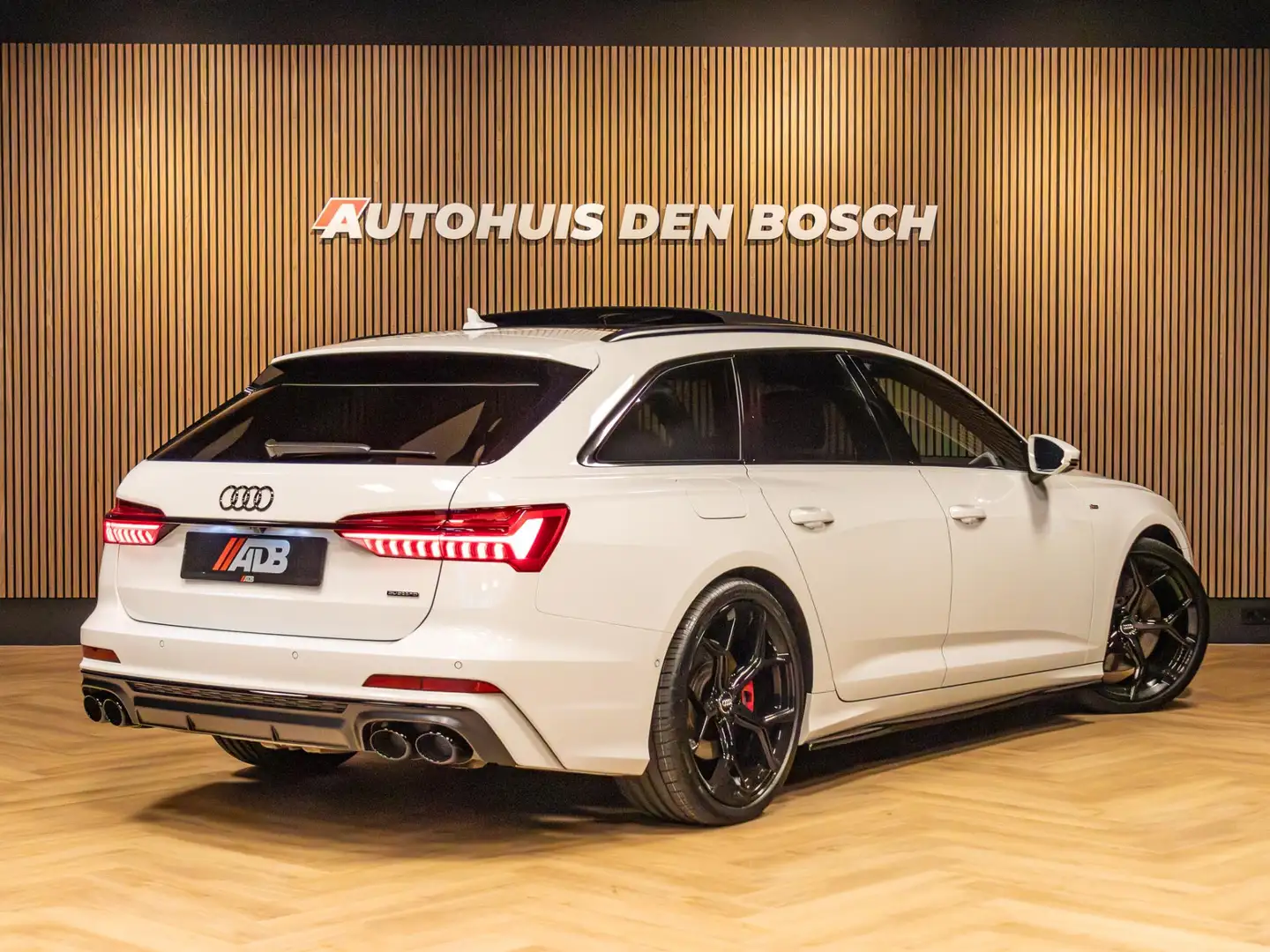 Audi A6 Avant 55 TFSI e Quattro S Line Competition 367PK Bianco - 2