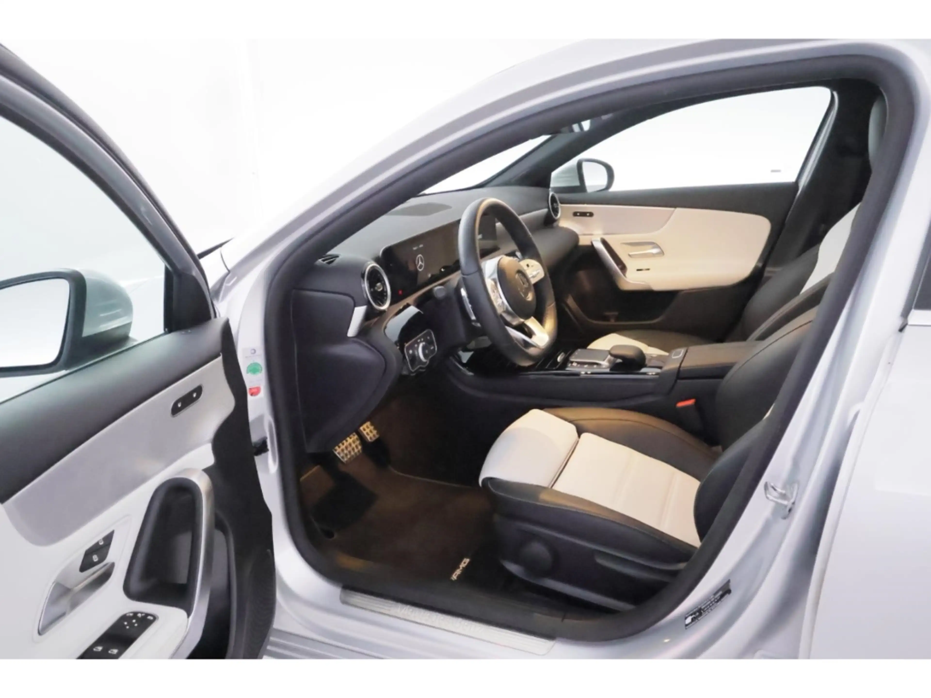 Mercedes-Benz A 220 d 4Matic 8G-DCT AMG Line+LED+NAVI+HUD+TEMPO — photo 17