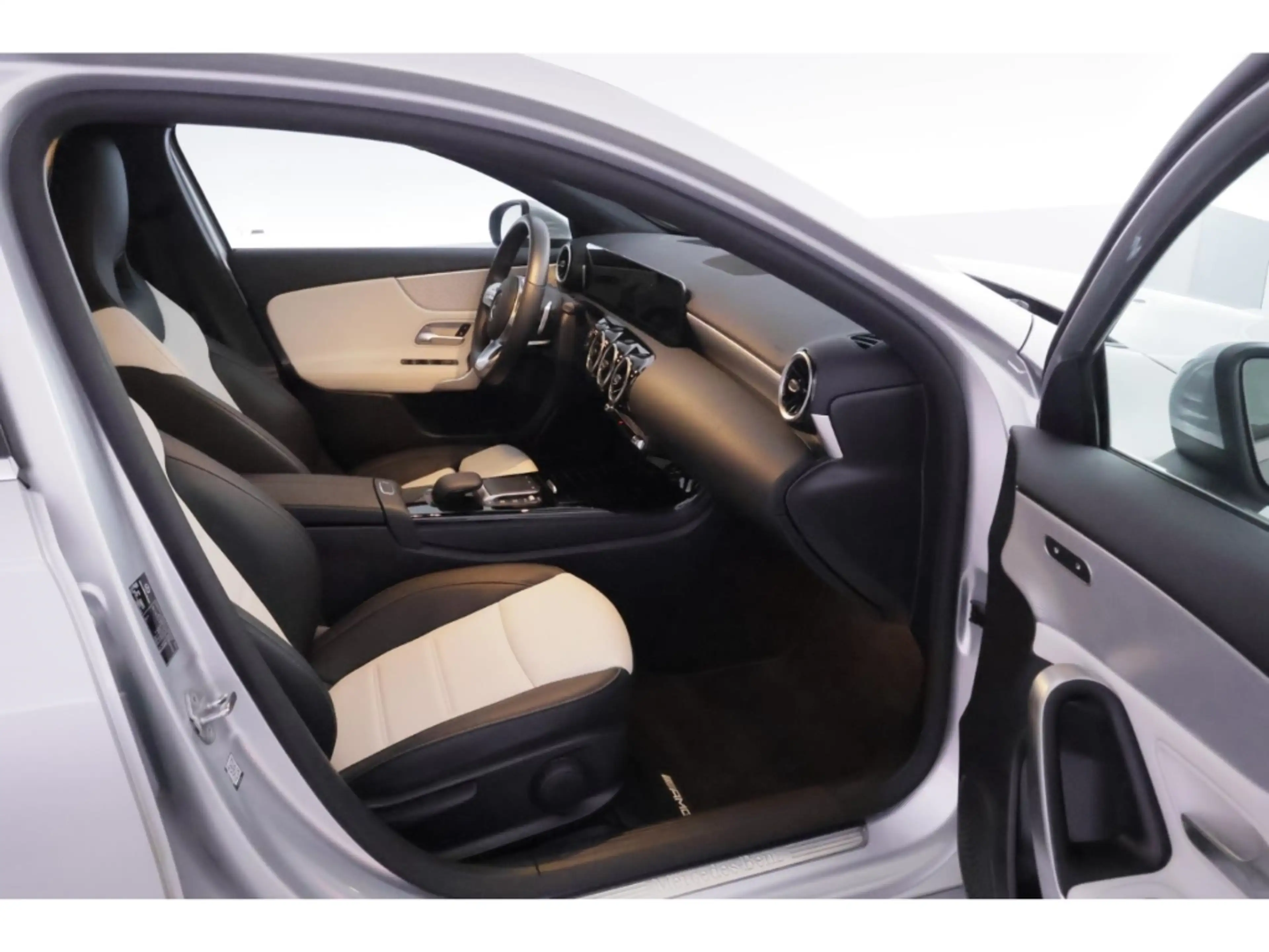 Mercedes-Benz A 220 d 4Matic 8G-DCT AMG Line+LED+NAVI+HUD+TEMPO — photo 22