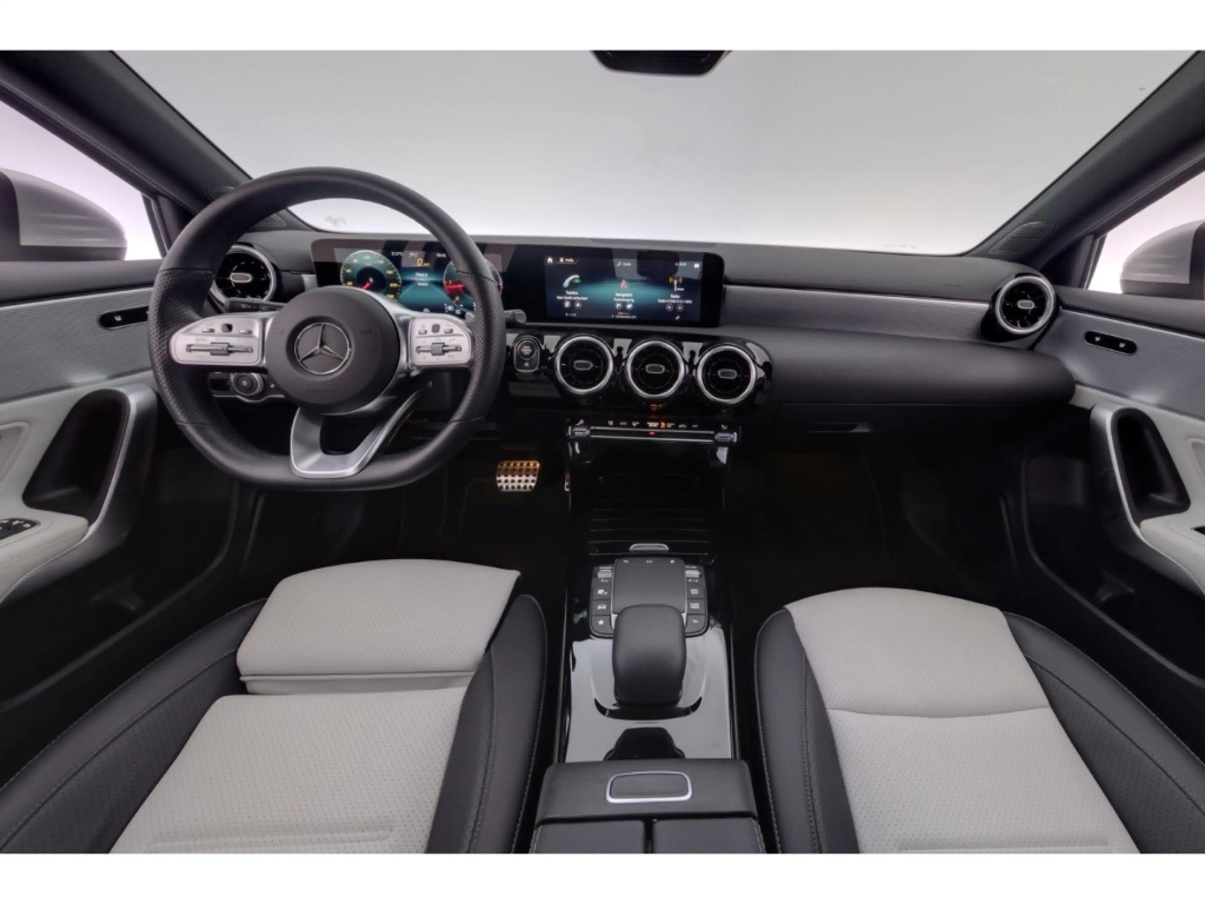 Mercedes-Benz A 220 d 4Matic 8G-DCT AMG Line+LED+NAVI+HUD+TEMPO — photo 12