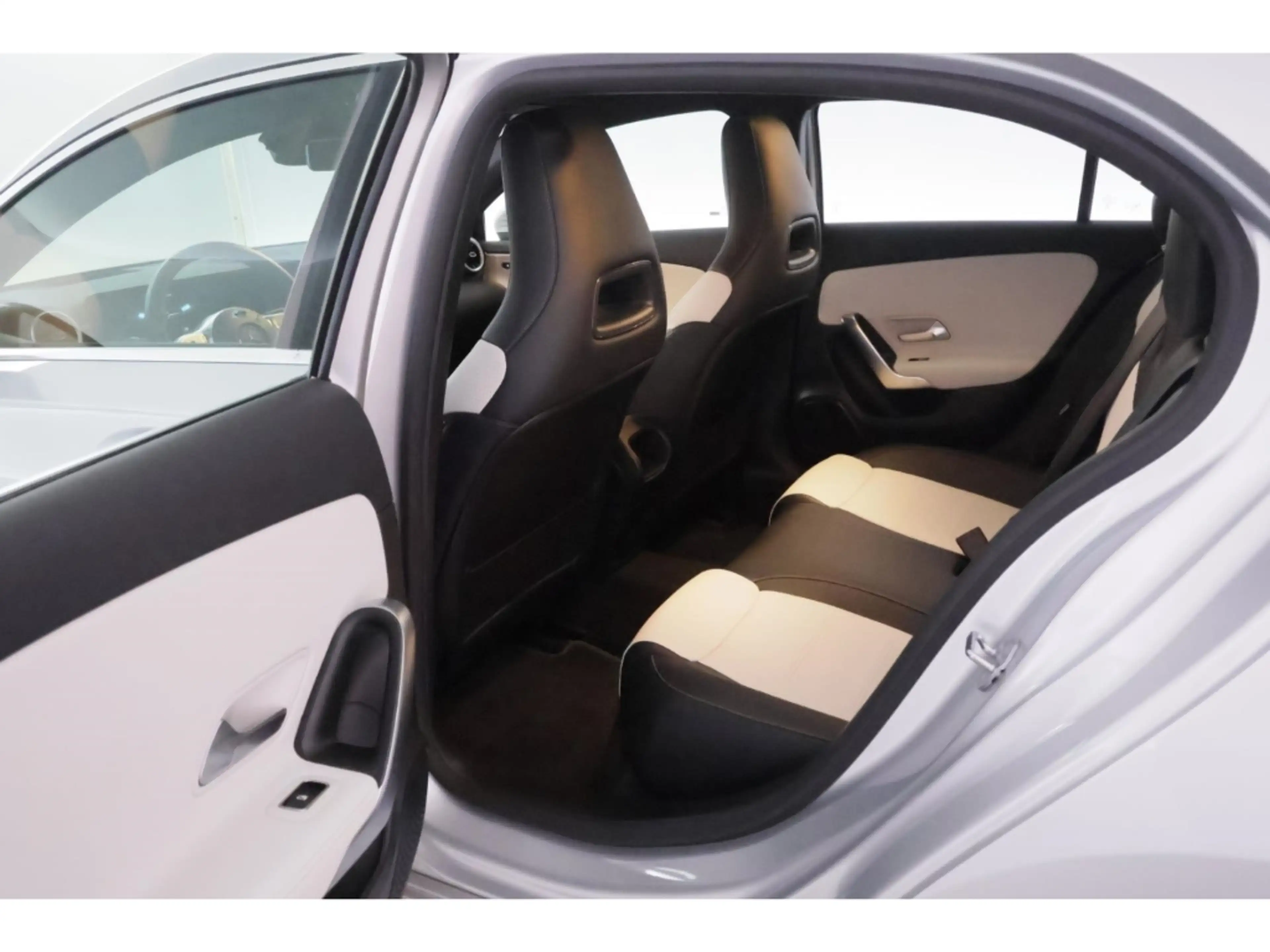 Mercedes-Benz A 220 d 4Matic 8G-DCT AMG Line+LED+NAVI+HUD+TEMPO — photo 20