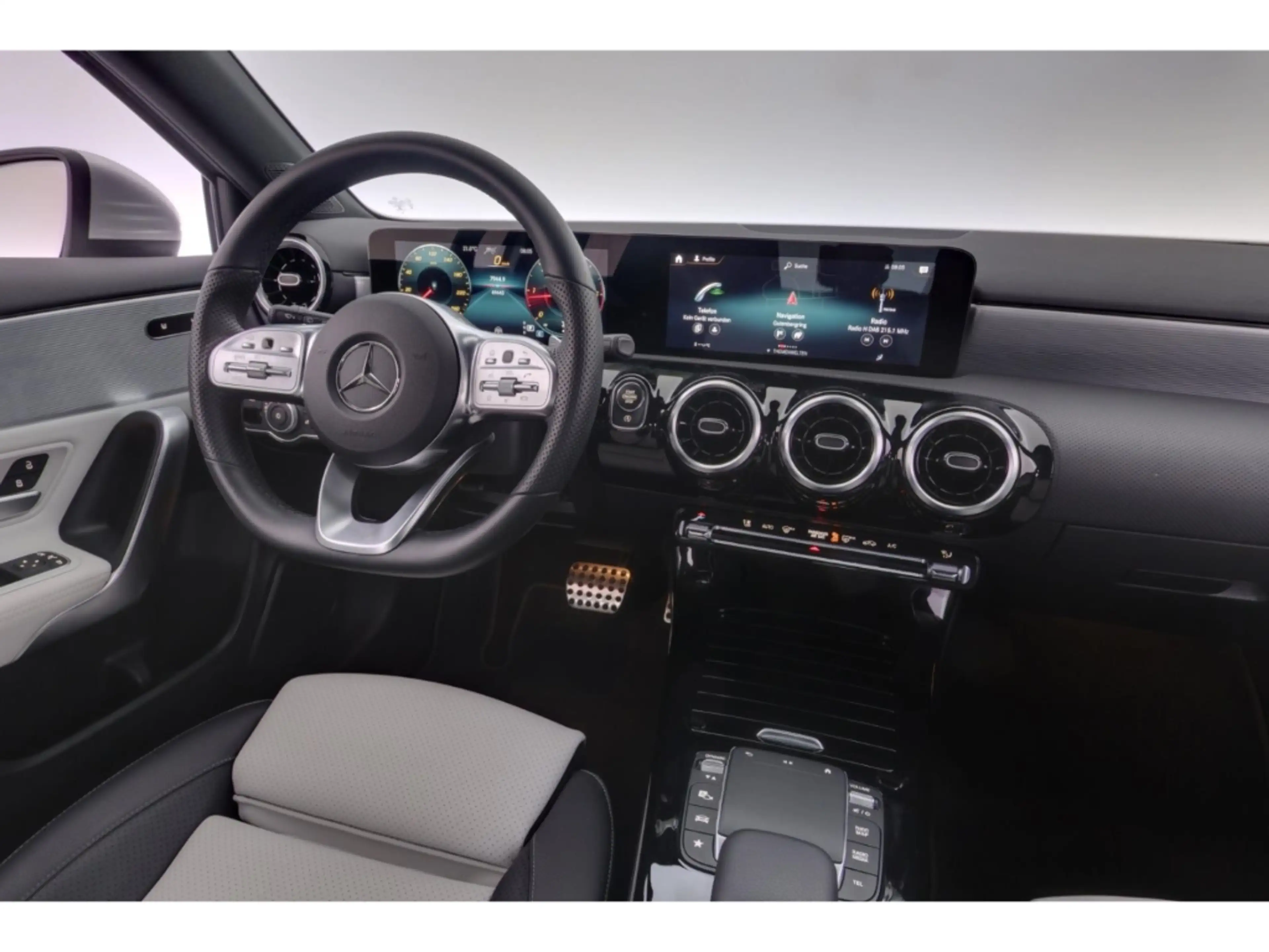 Mercedes-Benz A 220 d 4Matic 8G-DCT AMG Line+LED+NAVI+HUD+TEMPO — photo 13