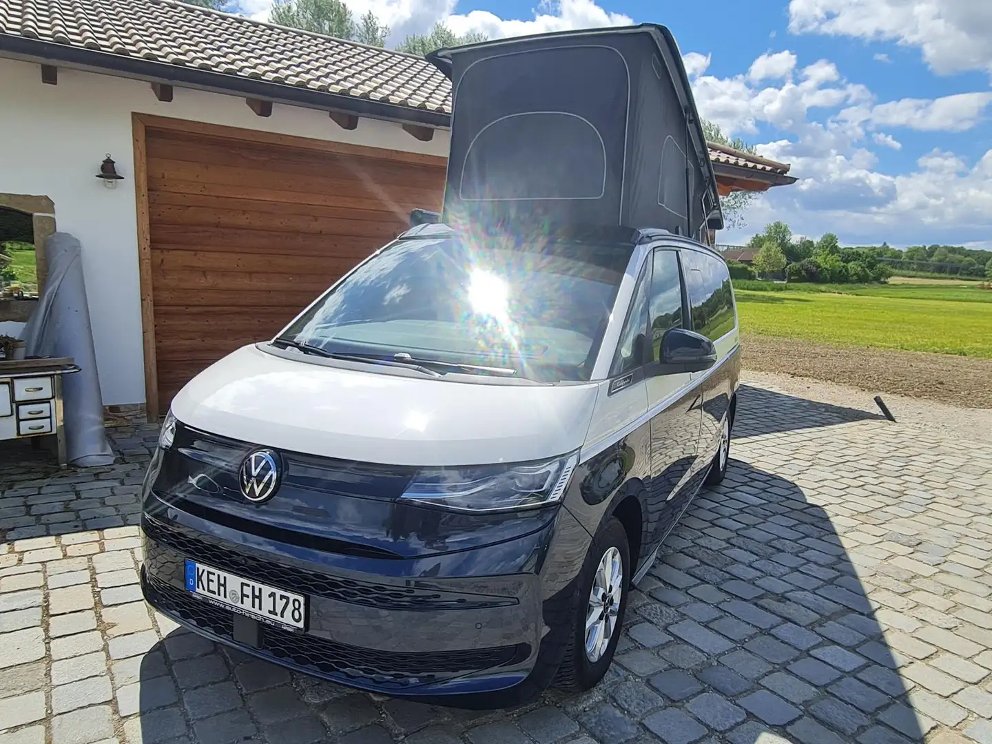 Volkswagen T7 California T7 2.0TDI DSG California Beach GV5 High+ Azul - 1