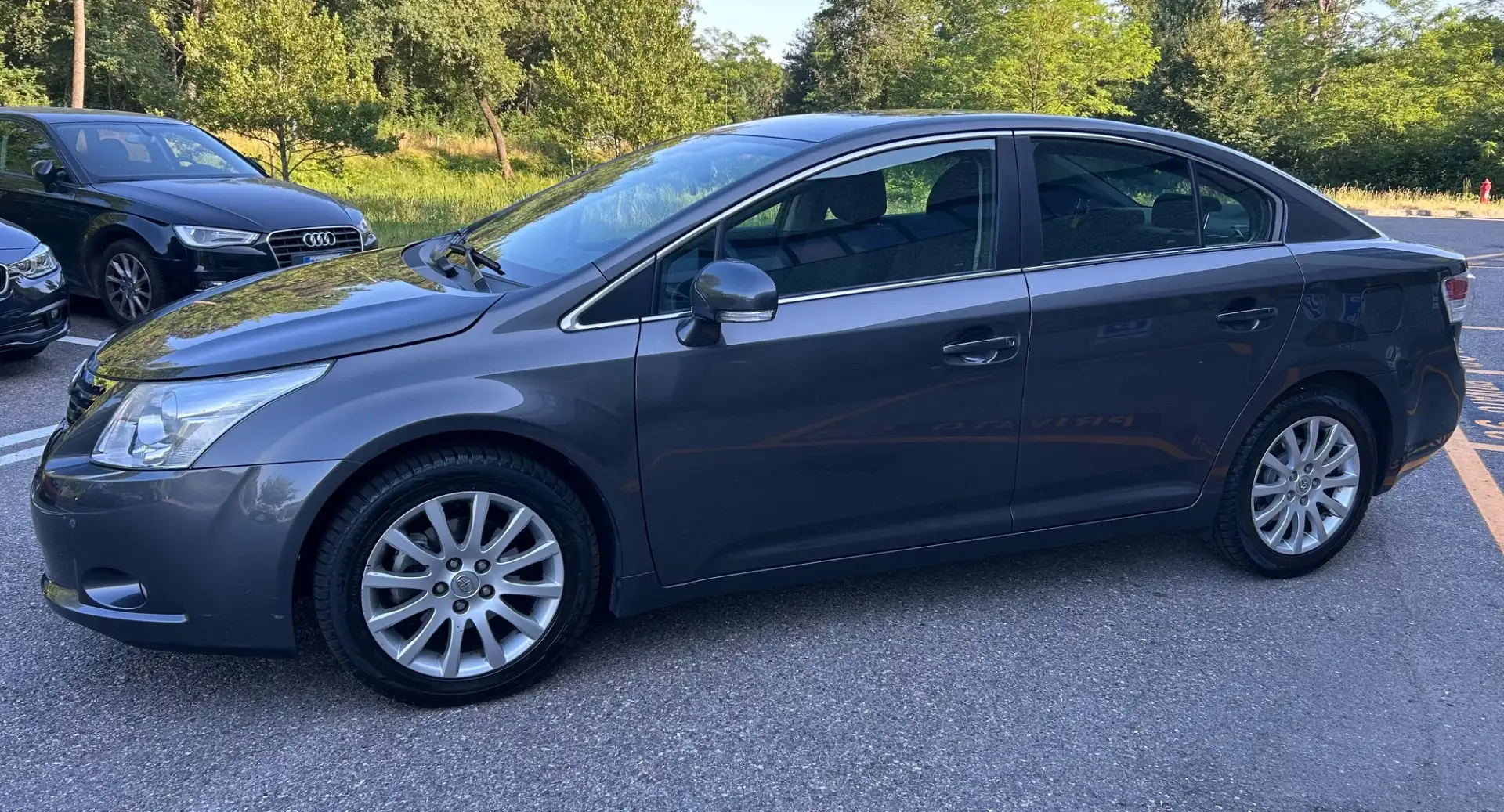Toyota Avensis 1.8 Executive Grigio - 1