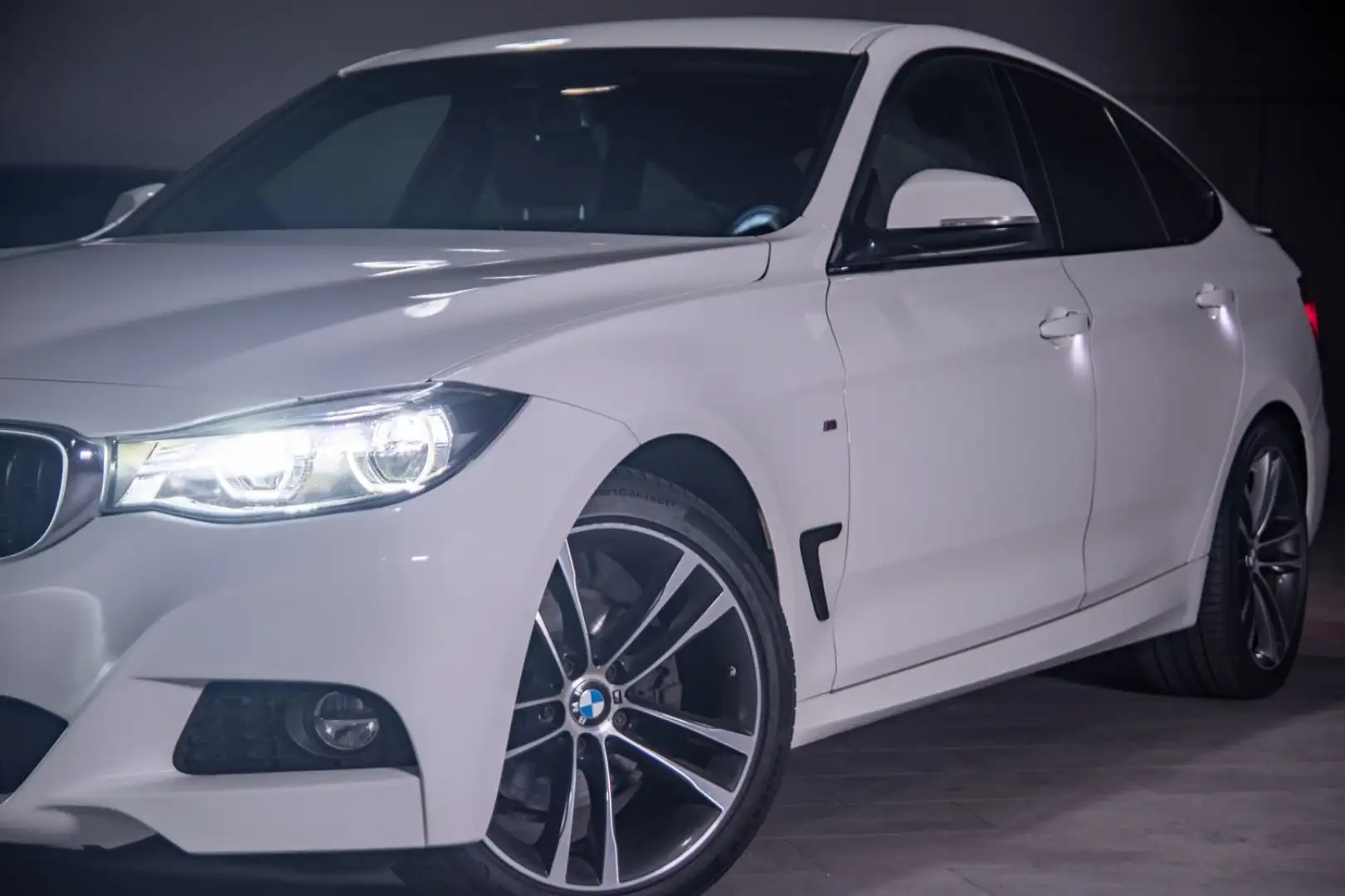 BMW 330 M Sport HUD/AHK/HiFi/NBT Blanc - 2