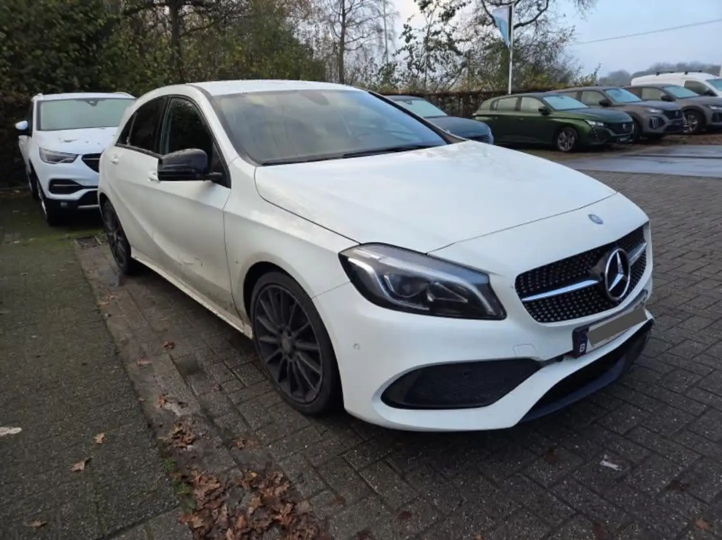 Mercedes-Benz A 180 d Pack AMG 1er Propriétaire Garantie 12 Mois Blanc - 2