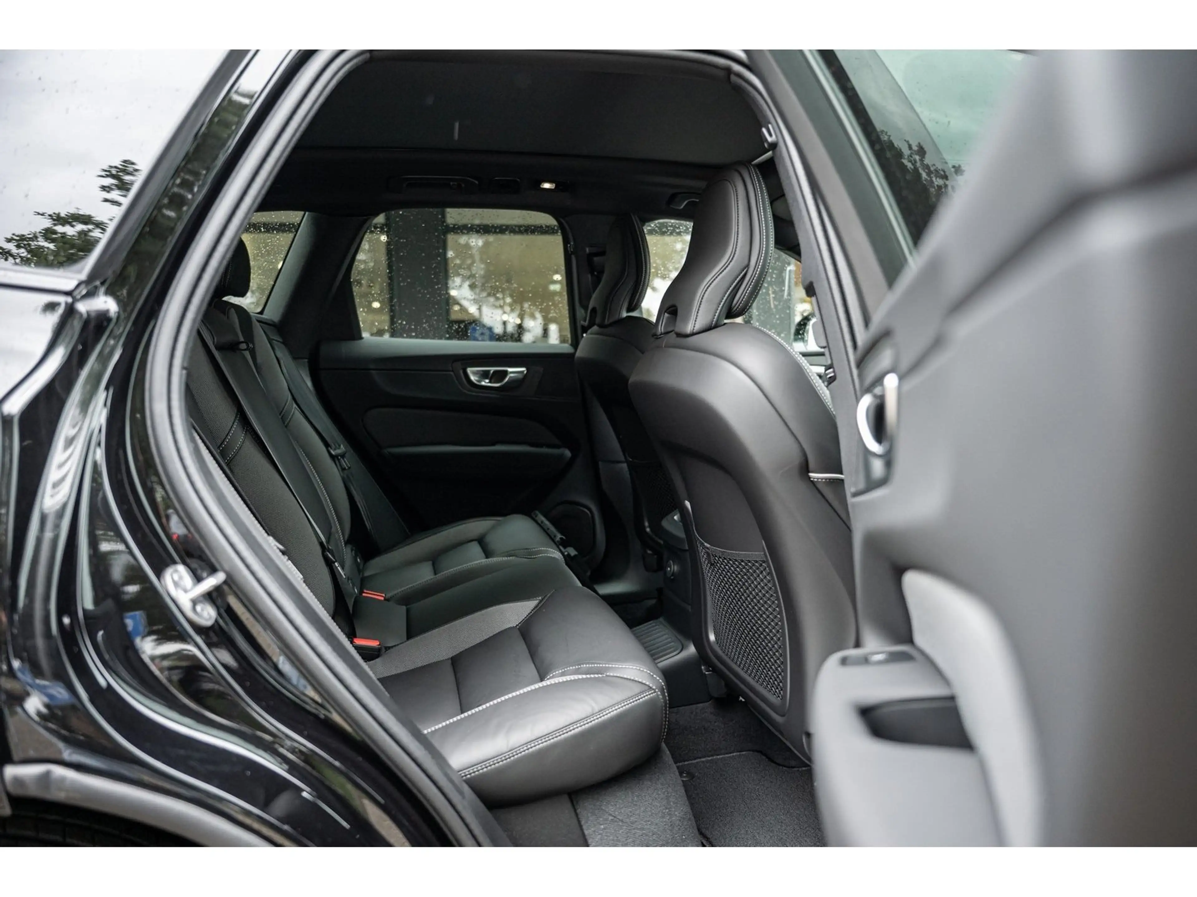 Volvo XC60 T8 Plus Black Edition Plug-In Hybrid AWD — photo 8