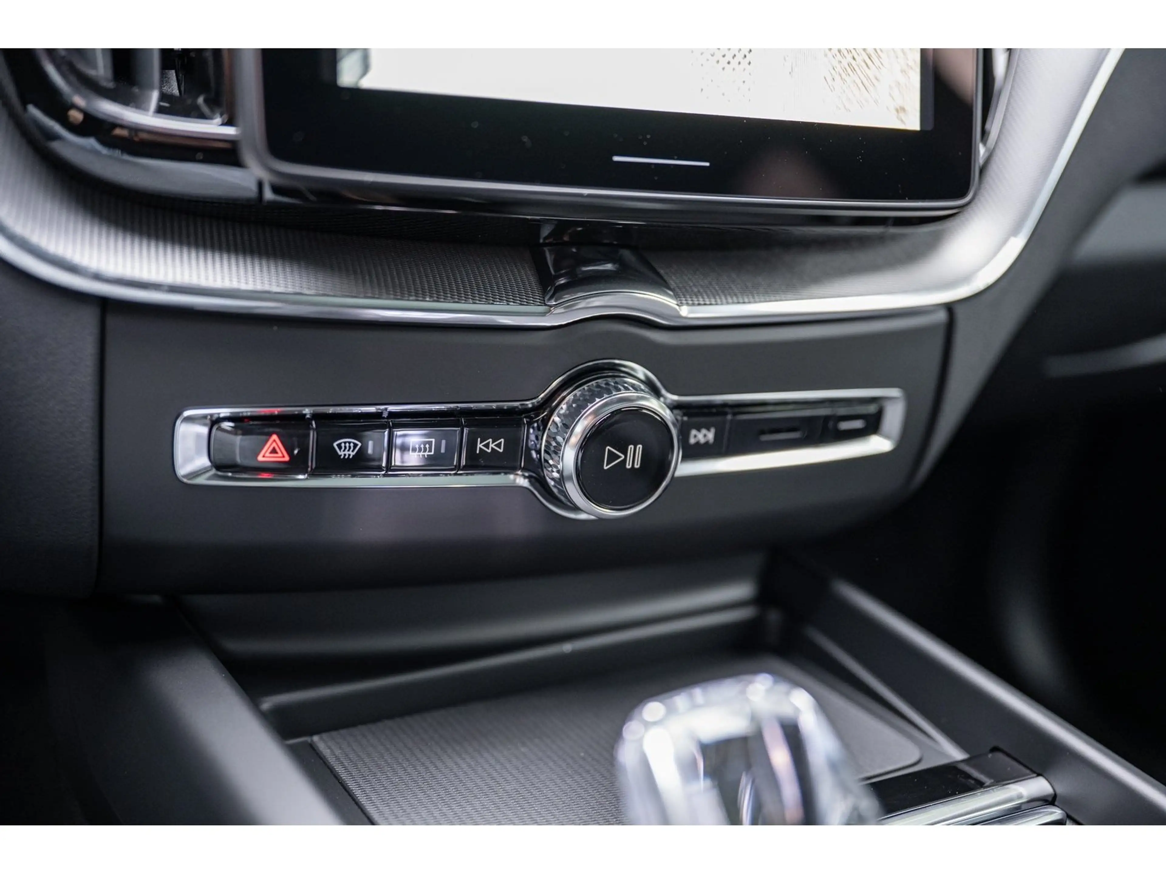 Volvo XC60 T8 Plus Black Edition Plug-In Hybrid AWD — photo 16