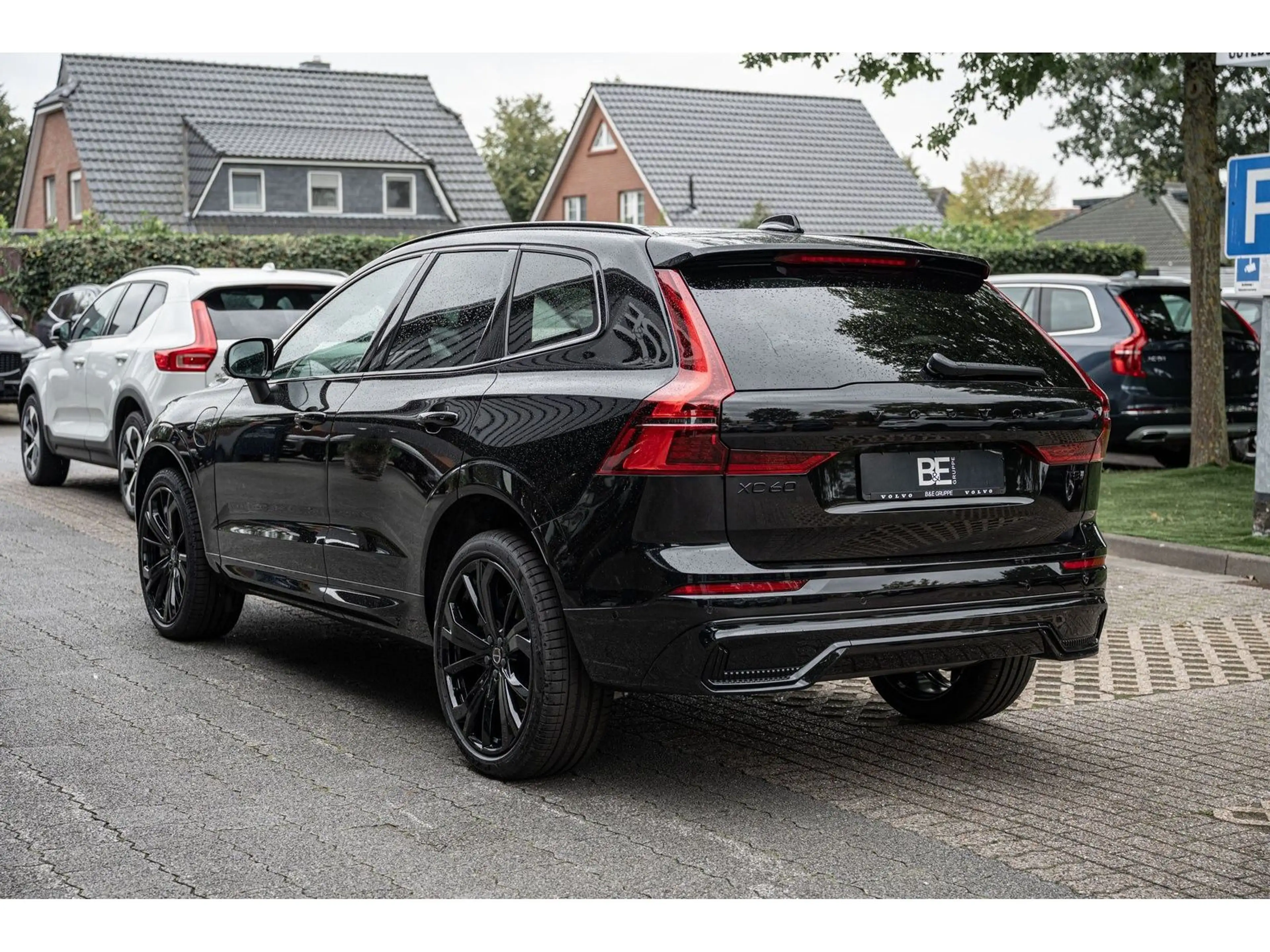 Volvo XC60 T8 Plus Black Edition Plug-In Hybrid AWD — photo 5