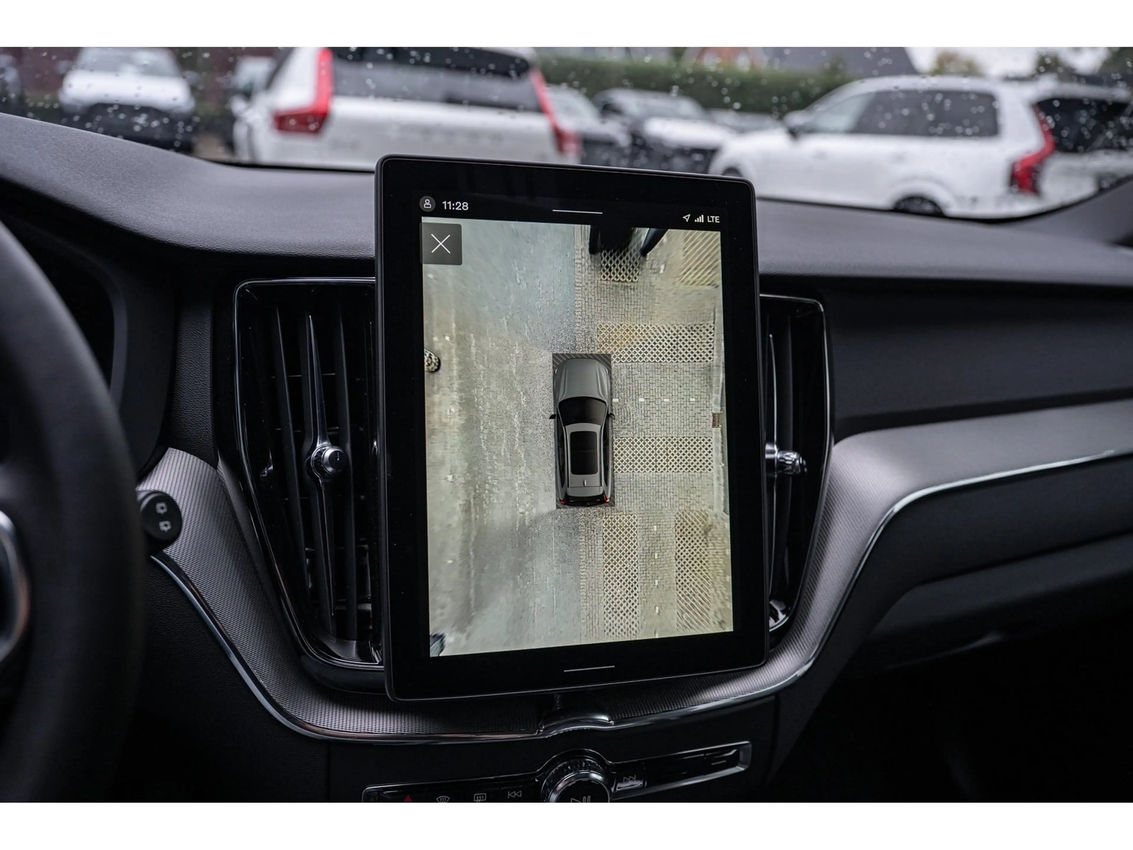 Volvo XC60 T8 Plus Black Edition Plug-In Hybrid AWD — photo 15