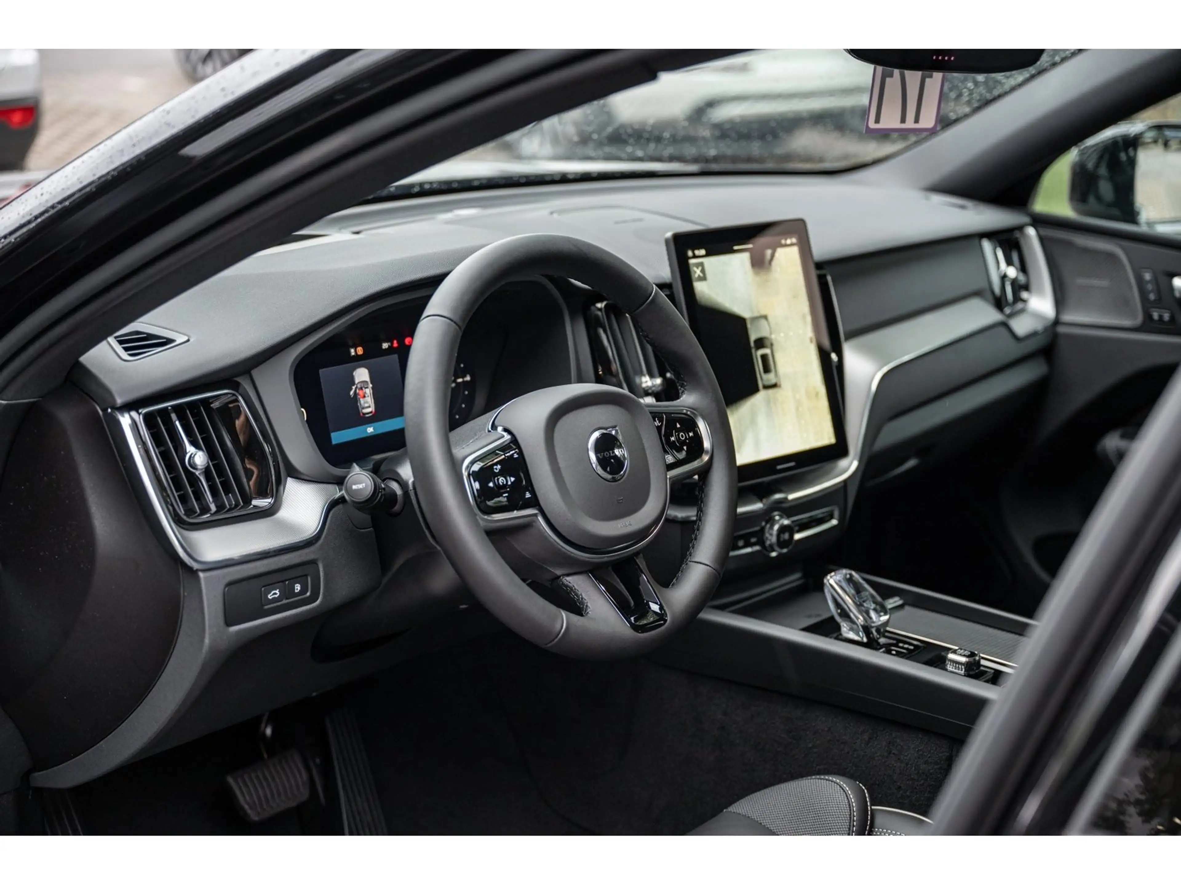 Volvo XC60 T8 Plus Black Edition Plug-In Hybrid AWD — photo 21