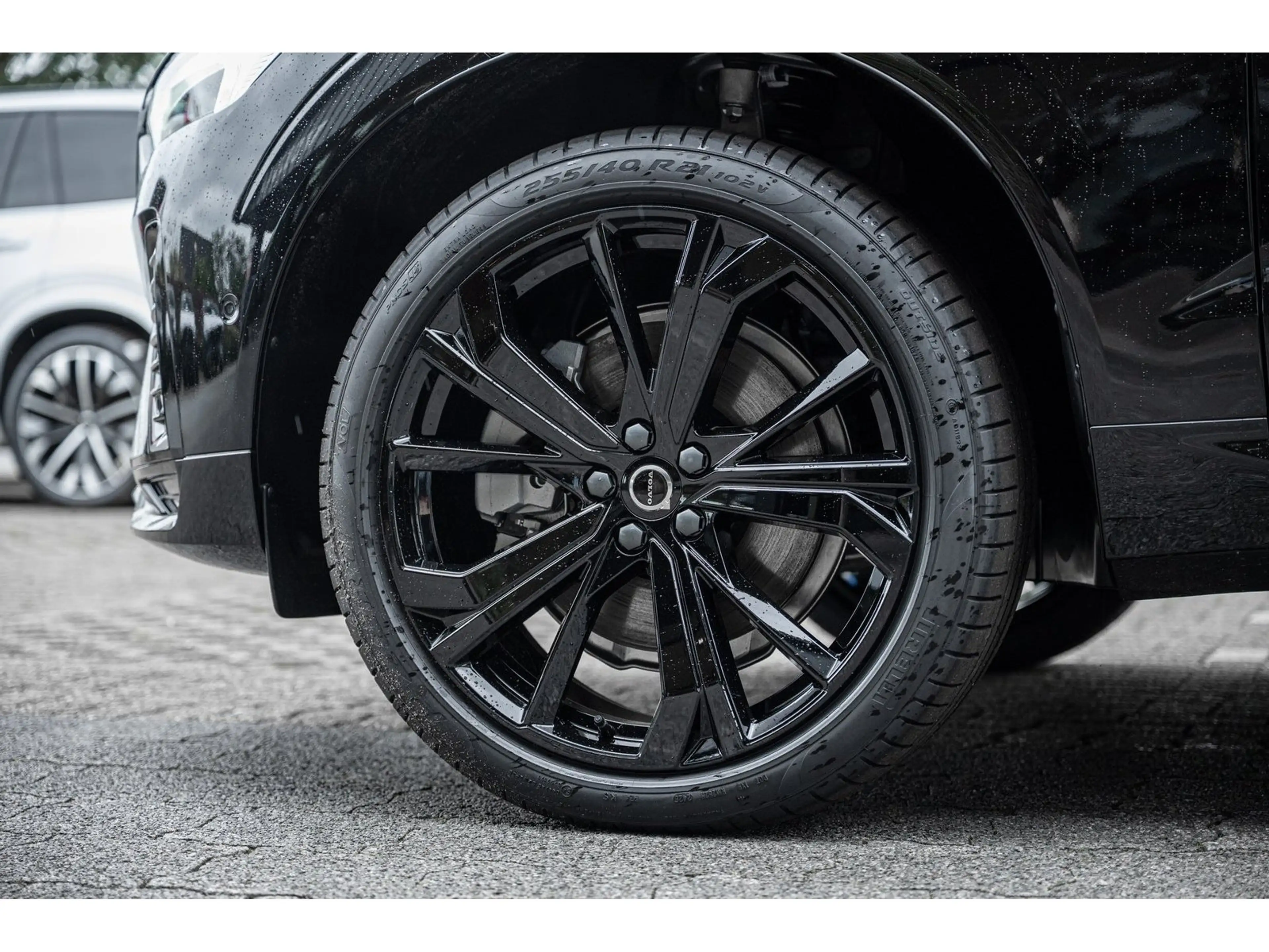 Volvo XC60 T8 Plus Black Edition Plug-In Hybrid AWD — photo 6