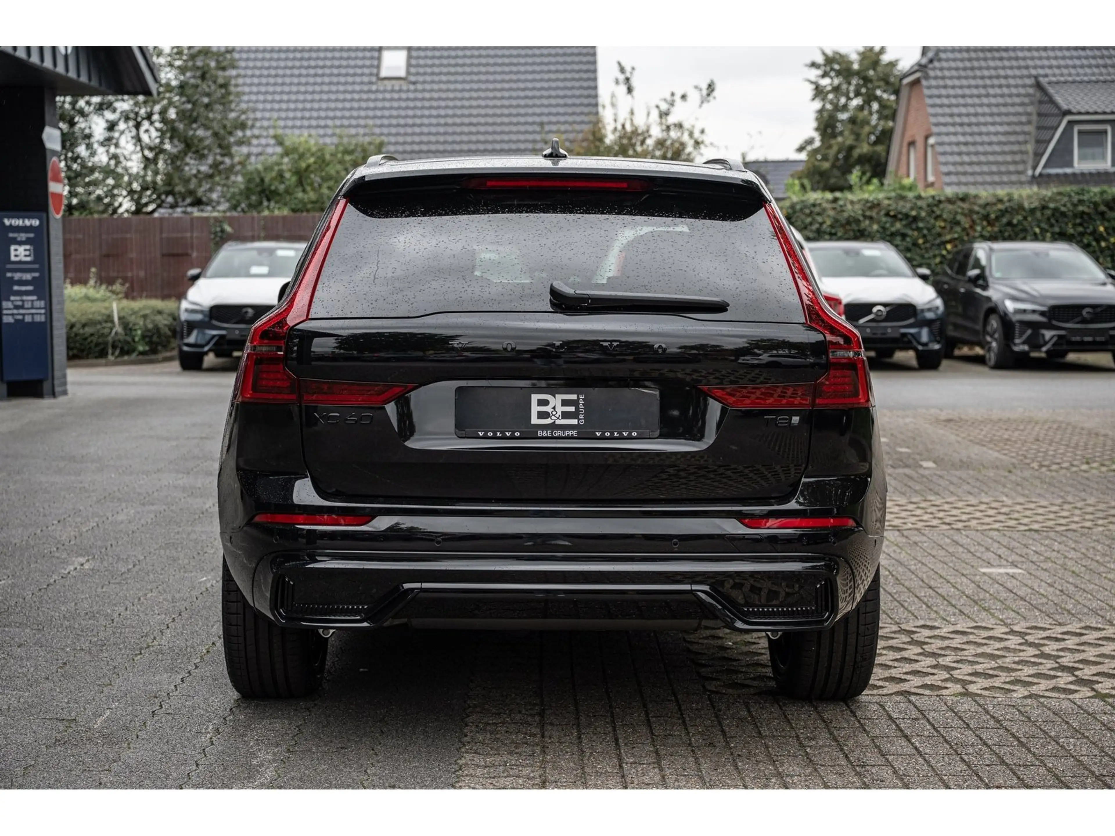 Volvo XC60 T8 Plus Black Edition Plug-In Hybrid AWD — photo 4