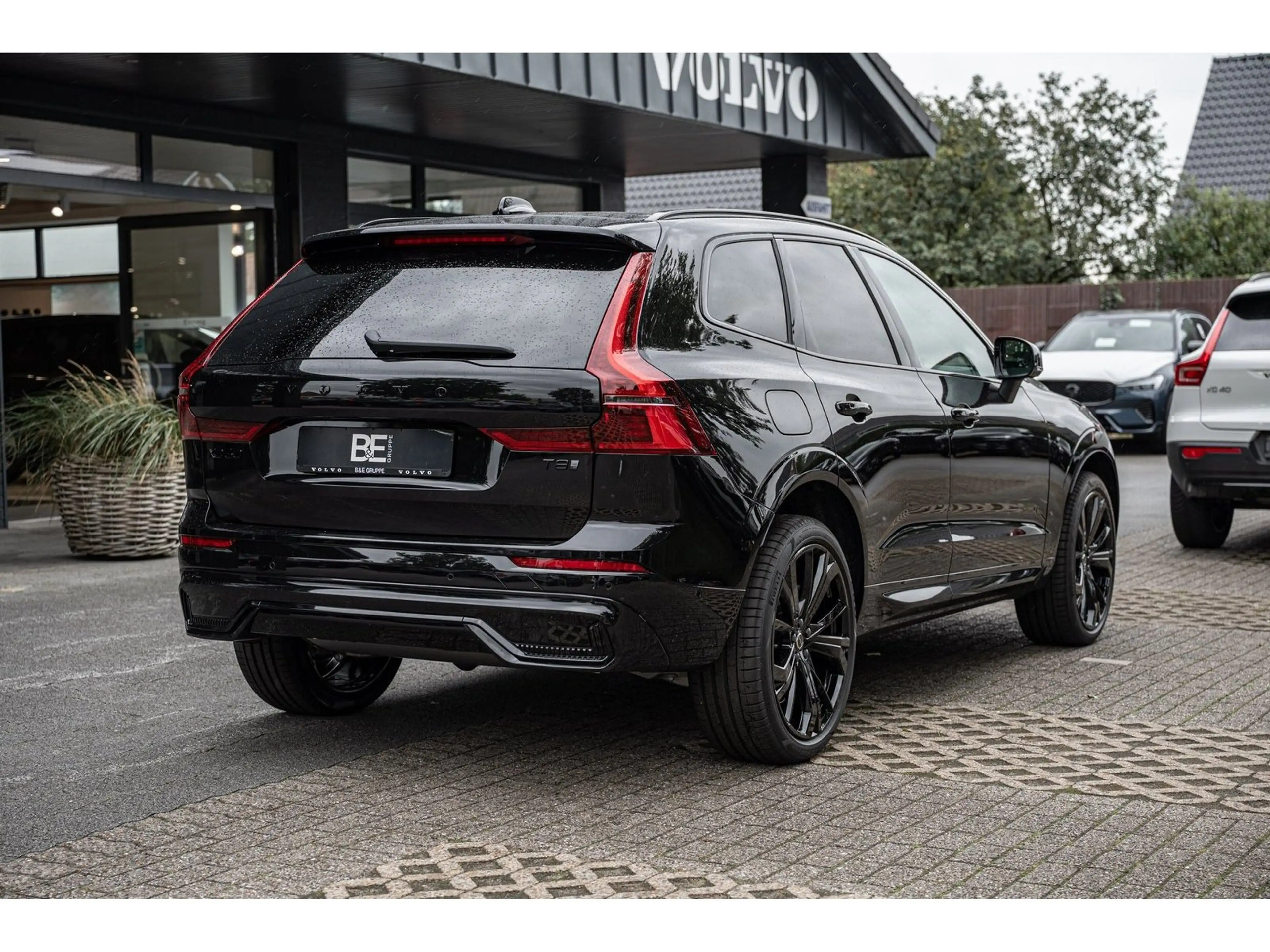 Volvo XC60 T8 Plus Black Edition Plug-In Hybrid AWD — photo 3