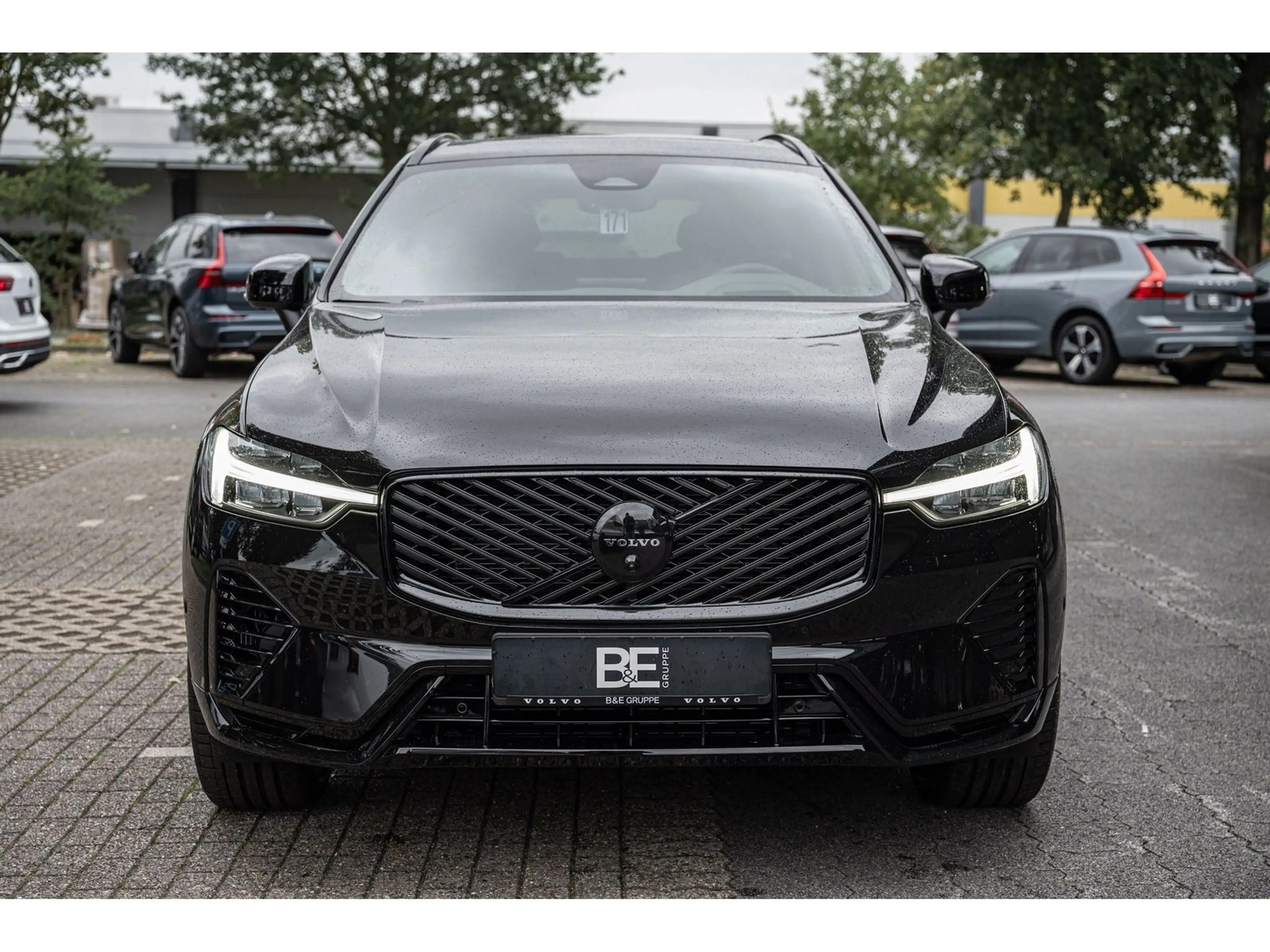 Volvo XC60 T8 Plus Black Edition Plug-In Hybrid AWD — photo 2