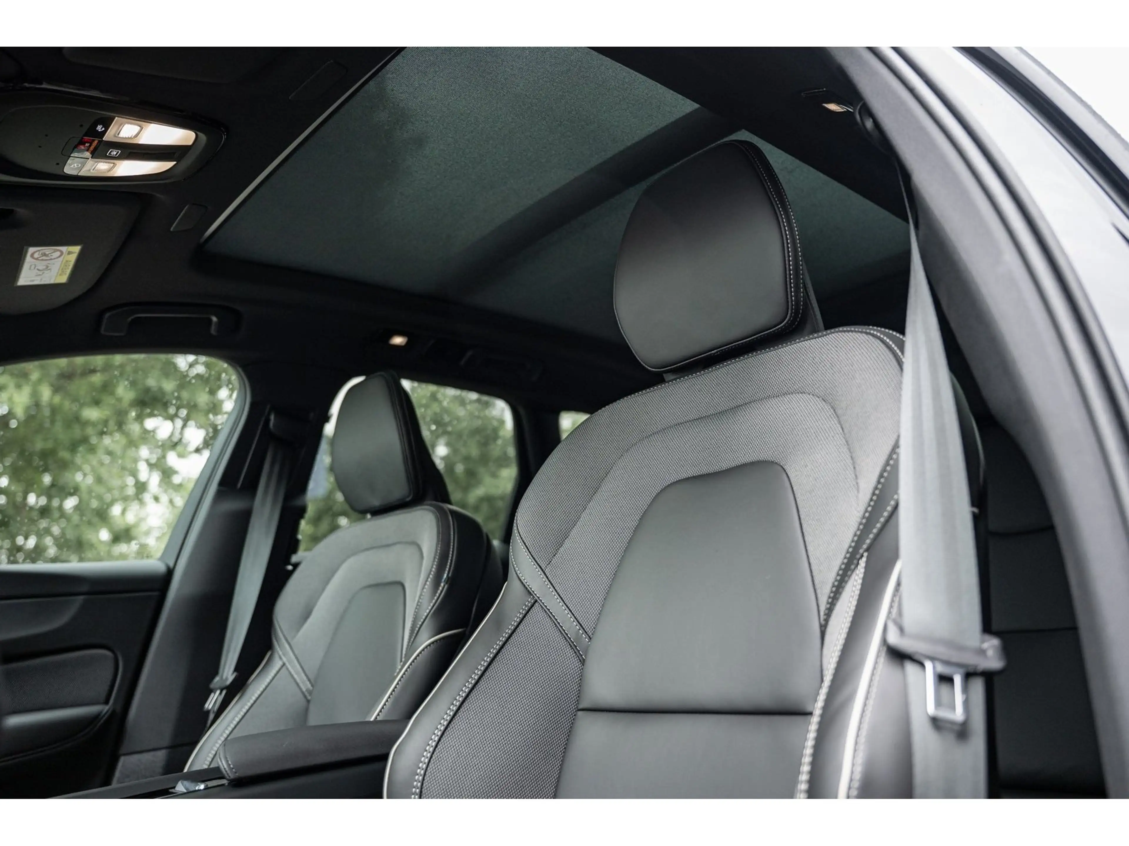 Volvo XC60 T8 Plus Black Edition Plug-In Hybrid AWD — photo 14