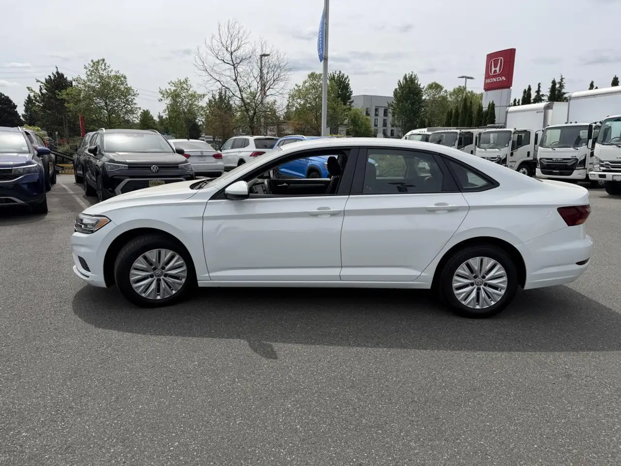 Volkswagen Jetta снимка Volkswagen Jetta