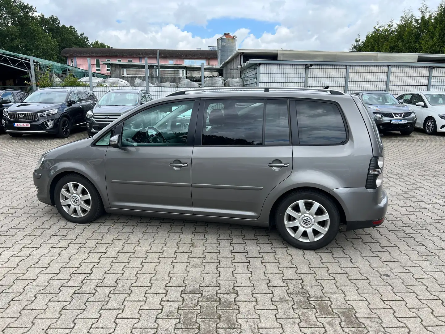 Volkswagen Touran 1.9 TDI Freestyle DSG *7 Sitzer *AHK *PDC Grigio - 2