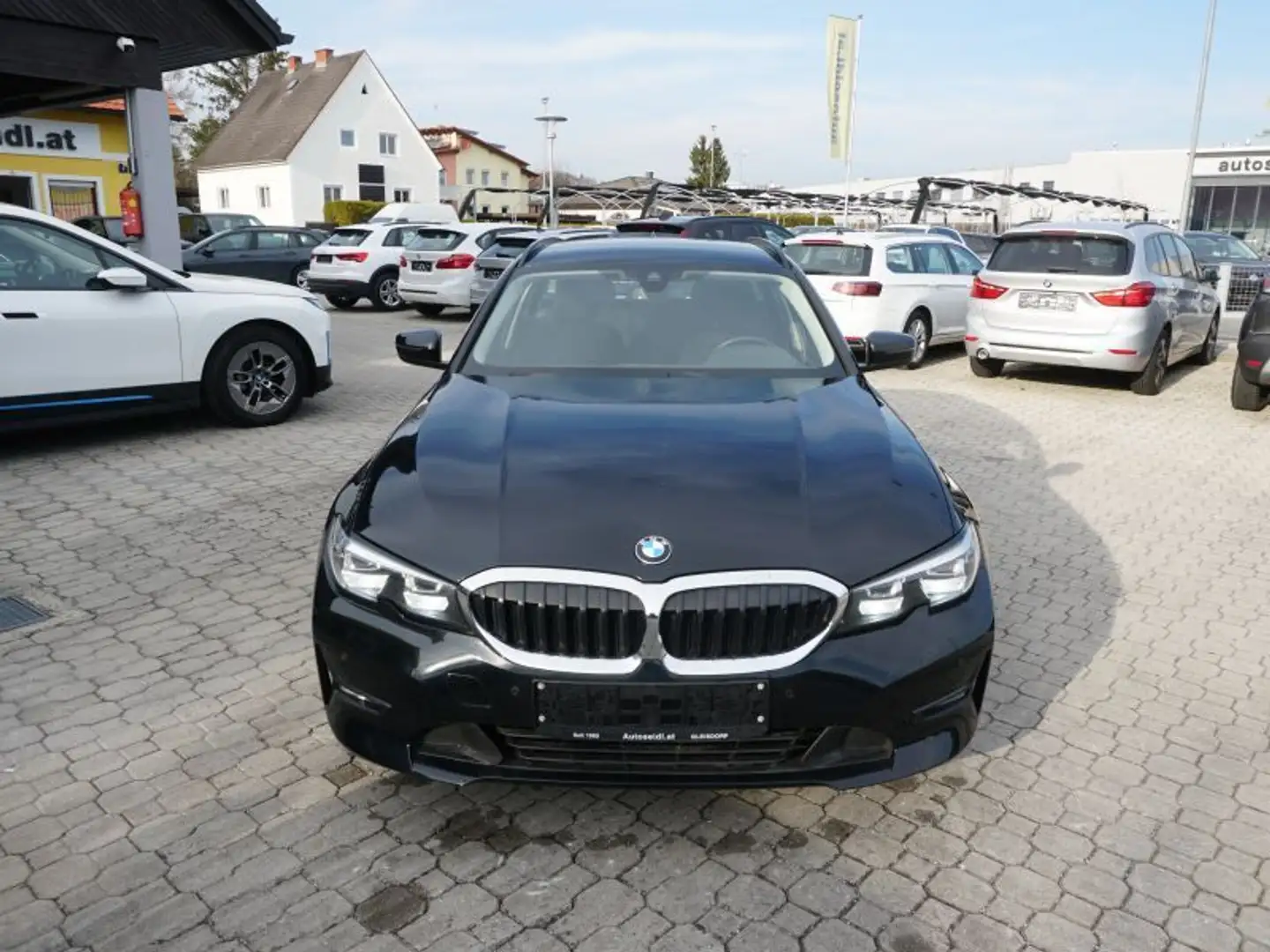 BMW 318 d Touring Aut. *LED+NAVI+17"ALU* Schwarz - 2