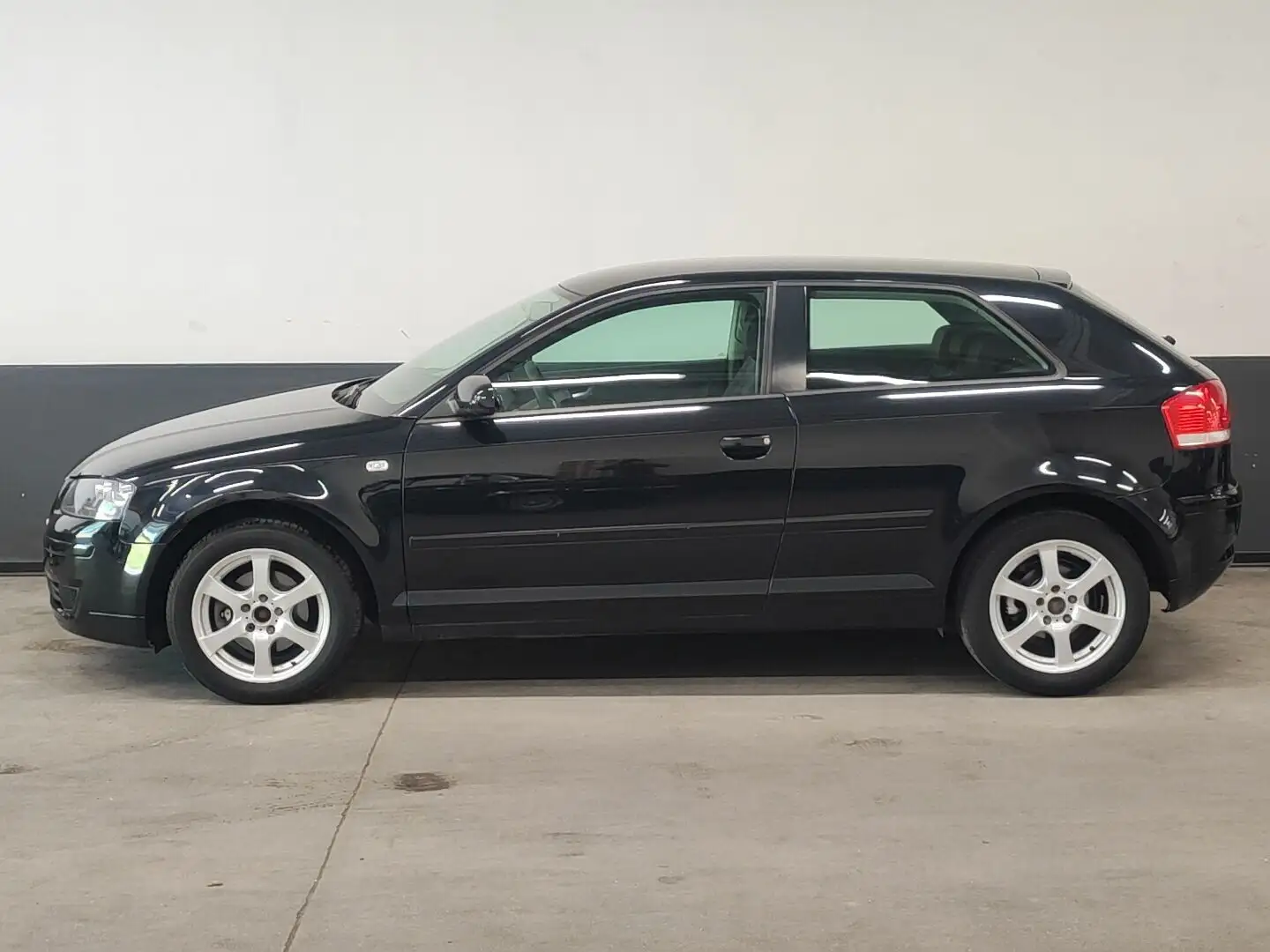 Audi A3 1.6 16V FSI Ambition Black - 2