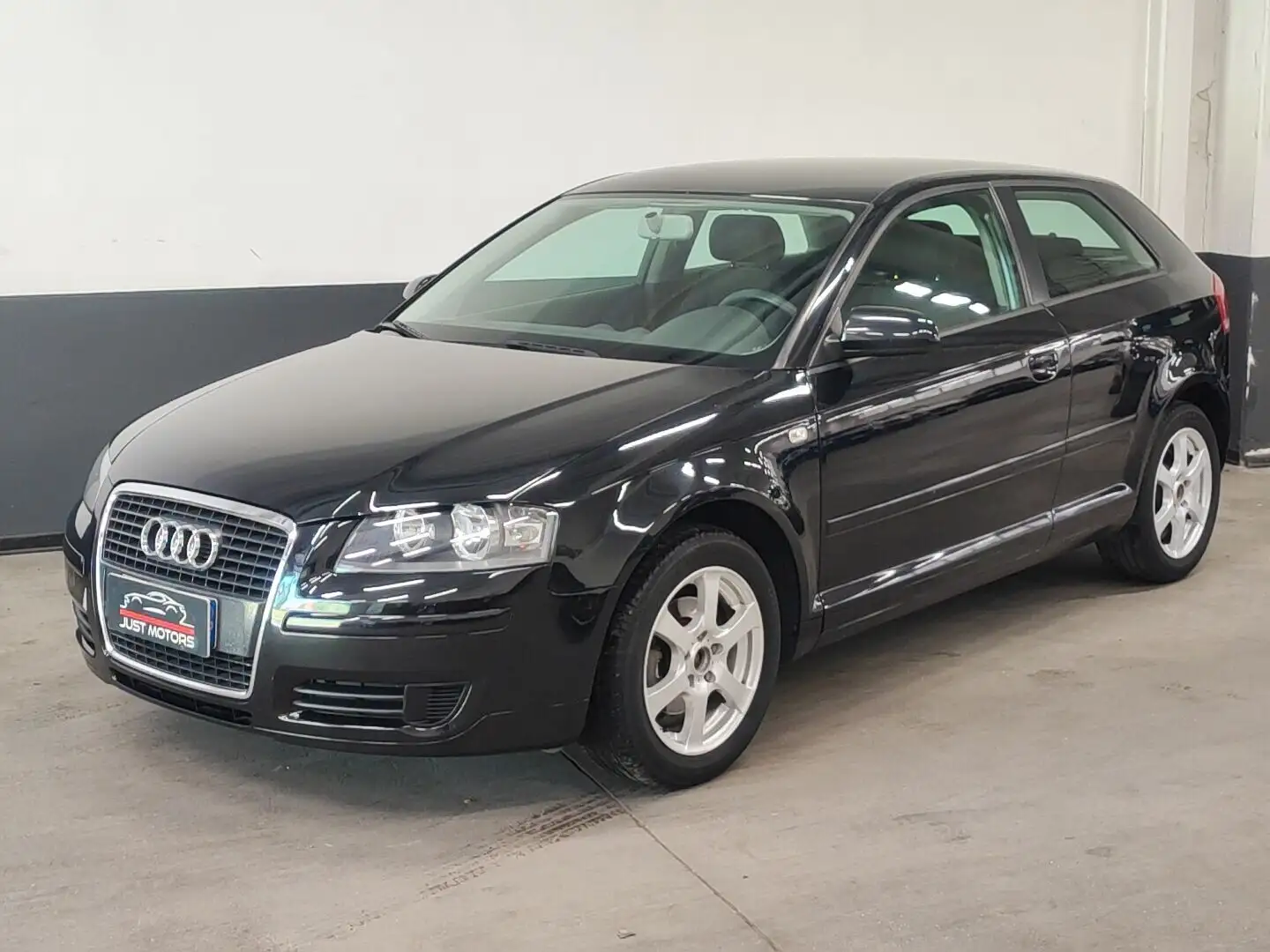 Audi A3 1.6 16V FSI Ambition Black - 1