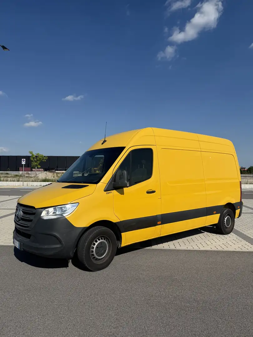 Mercedes-Benz Sprinter - 2