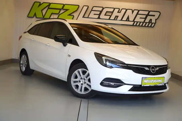 Opel Astra view 3
