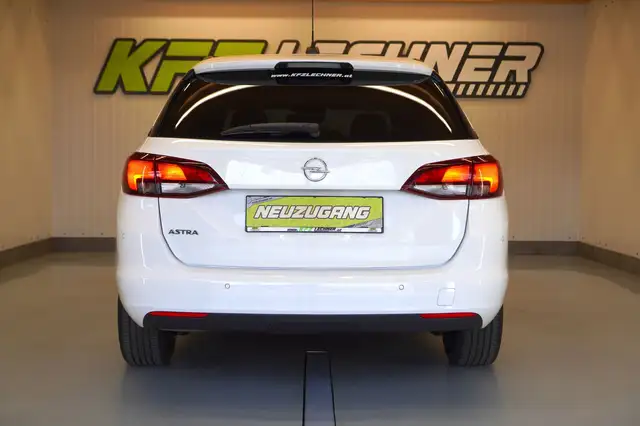 Opel Astra view 5