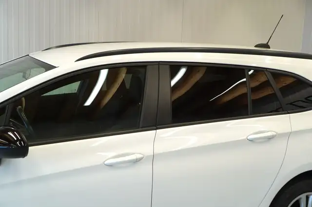 Opel Astra view 12
