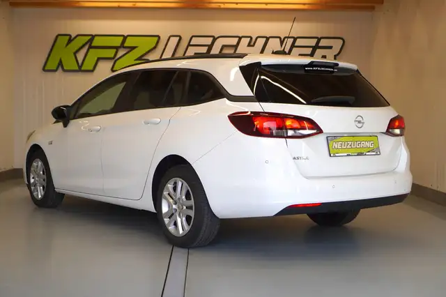 Opel Astra view 7
