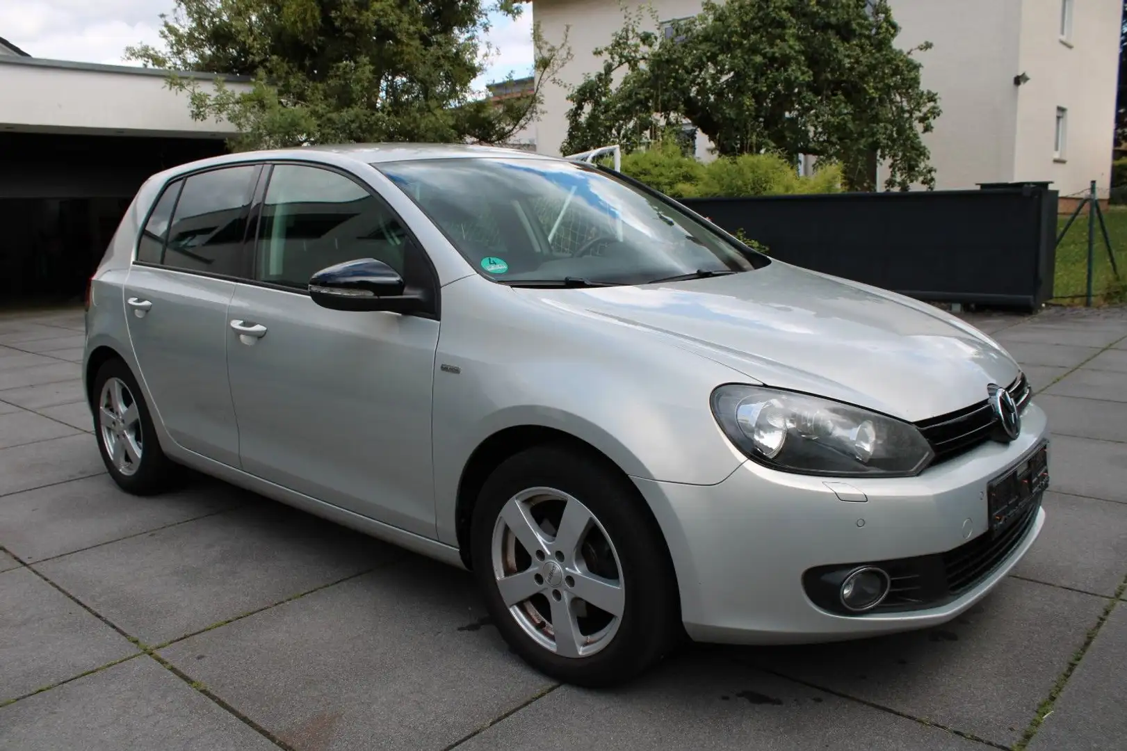 Volkswagen Golf VI Match**KLIMA/NAVI/SHZ/8-FACH** Gold - 2