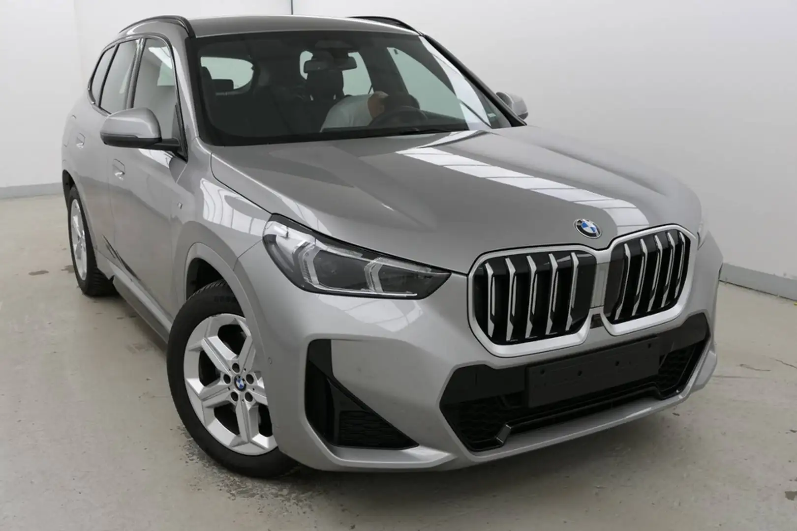 BMW X1 xDrive23d M Sport + GARANTIE-bis-02.2030 Silber - 2