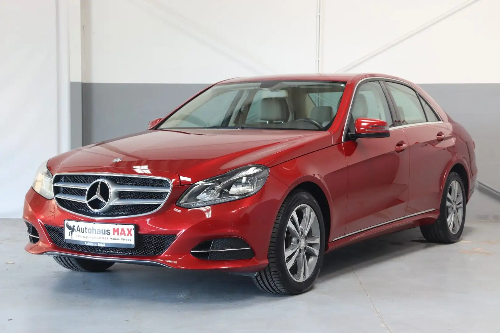 Mercedes-Benz E 300 CGI BlueEfficiency~1.Hand~MFL~Tempomat~PDC Rot - 1