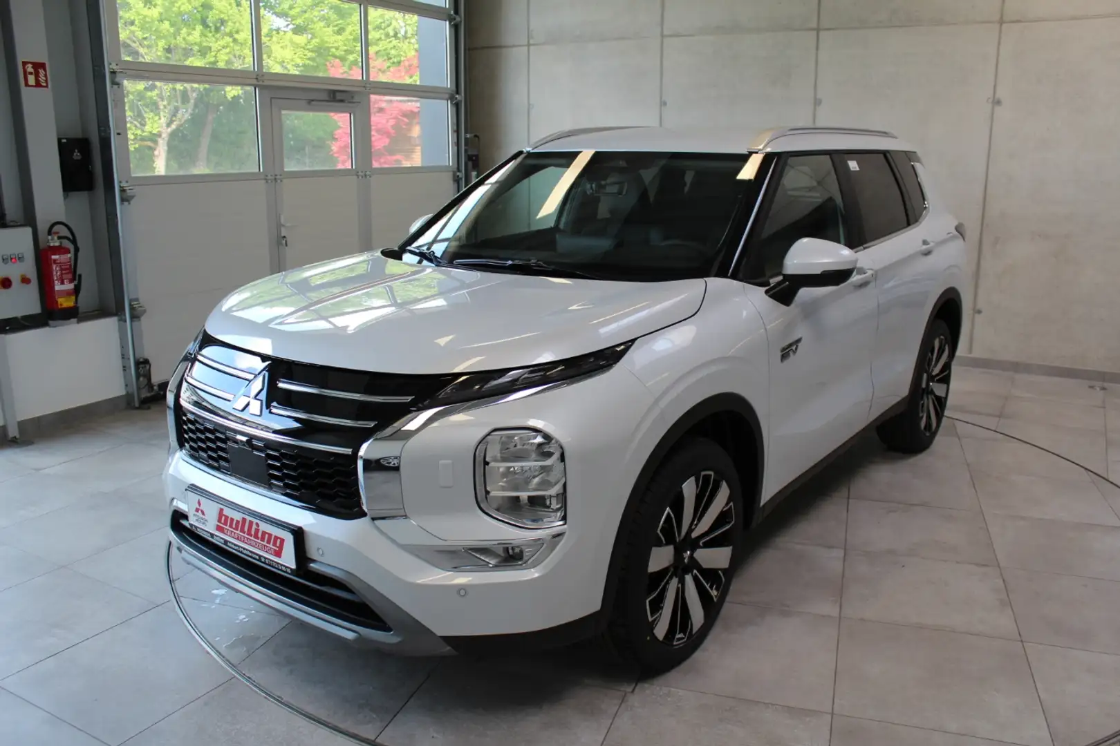 Mitsubishi Outlander 2.4L PHEV Intro Edition Weiß - 1