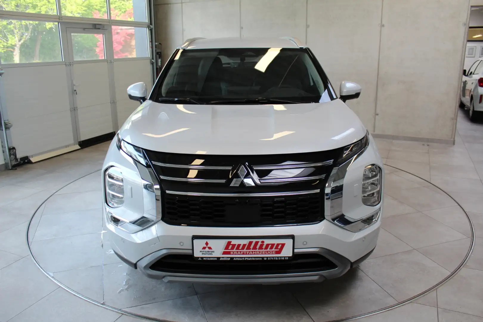 Mitsubishi Outlander 2.4L PHEV Intro Edition Weiß - 2