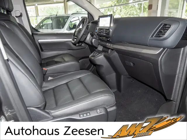 Citroen Spacetourer view 2