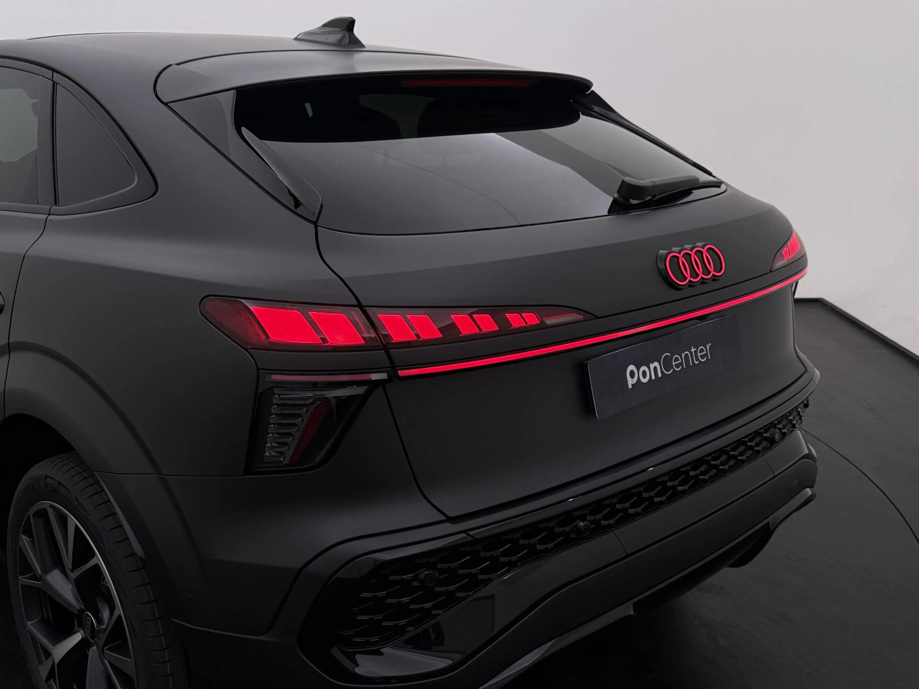 Audi Q3 Sportback S edition 1.5 e-hybrid 200 kW / 272 PK | — photo 8