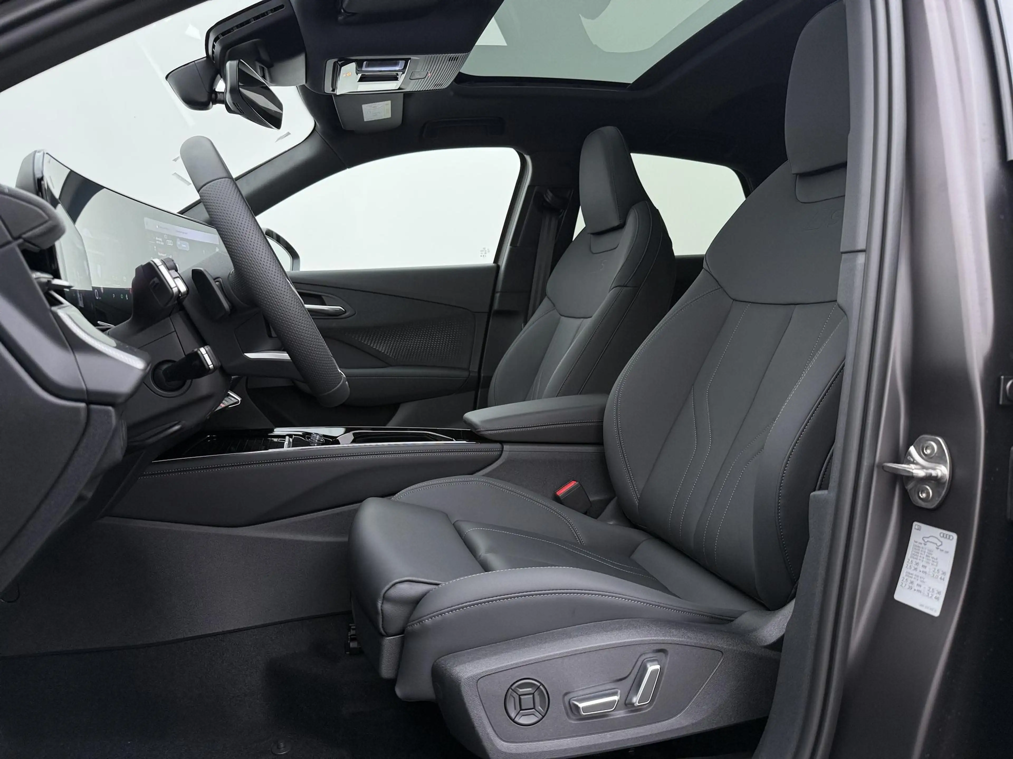 Audi Q3 Sportback S edition 1.5 e-hybrid 200 kW / 272 PK | — photo 3