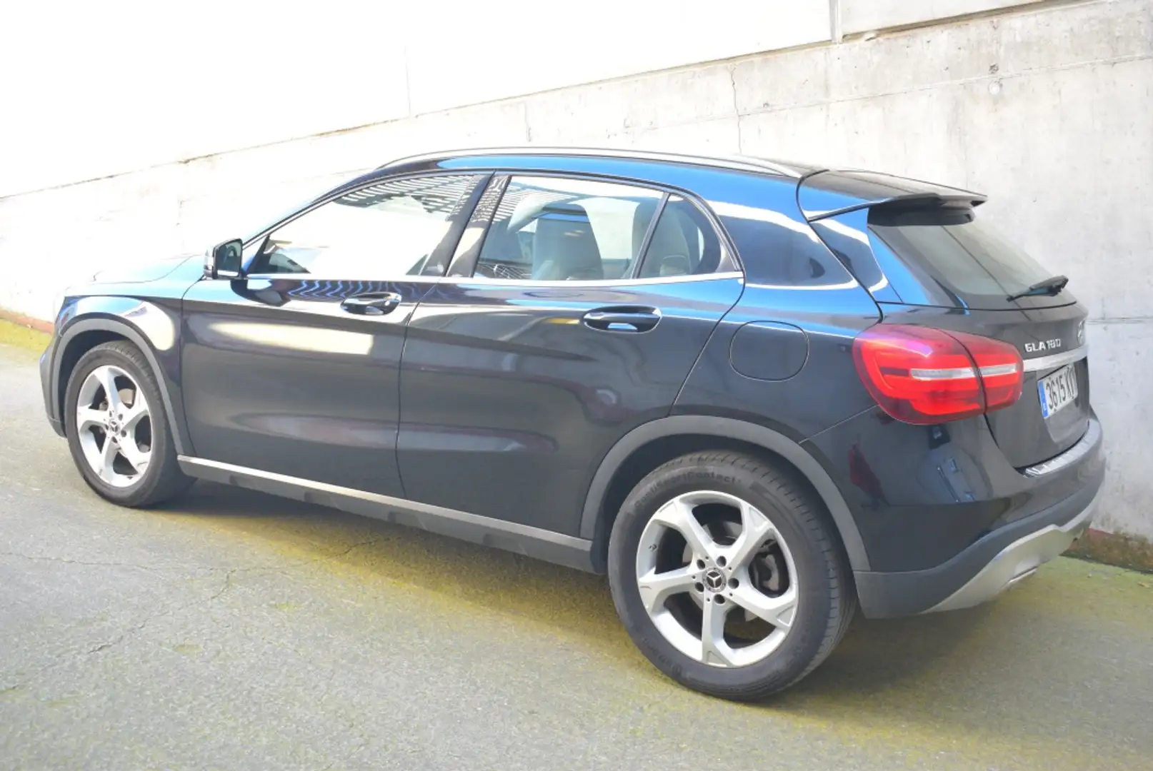 Mercedes-Benz GLA 180 7G-DCT Negro - 2