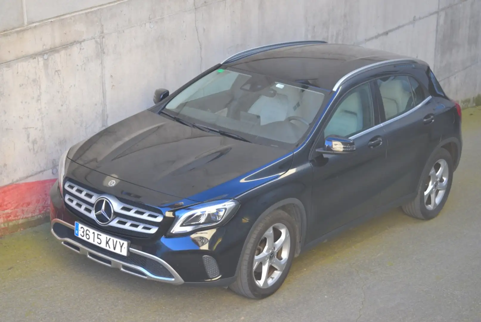 Mercedes-Benz GLA 180 7G-DCT Negro - 1