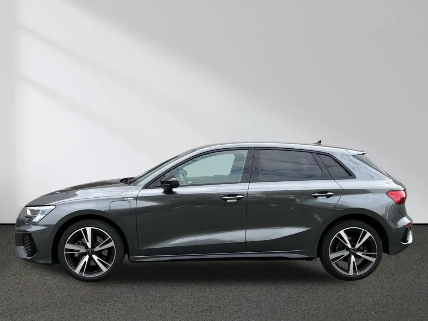 Audi A3 40 TFSI e S line S tronic MMI LED Gris - 2