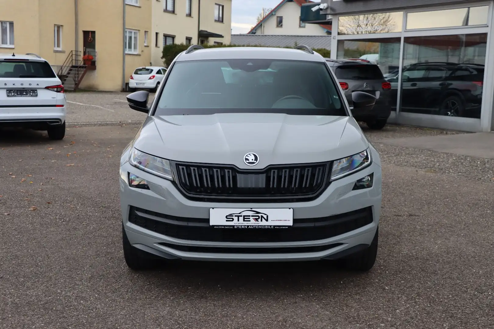 Skoda Kodiaq Sportline 4x4 7-SITZER l AMBIENTE l VOLL Gris - 2