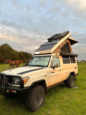 Toyota Land Cruiser GRJ78