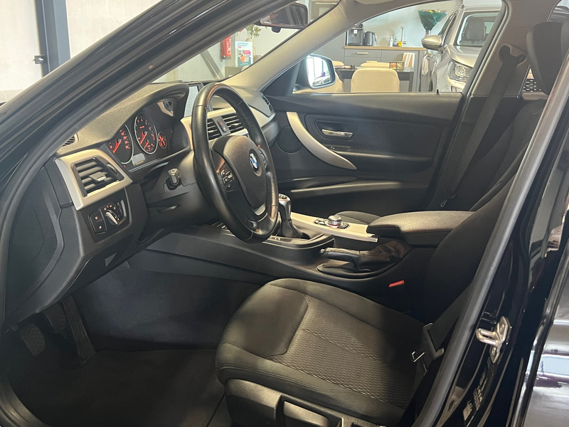 BMW 318 3-serie Touring 318i - Stoelverwarming - PDC - Nav — photo 6
